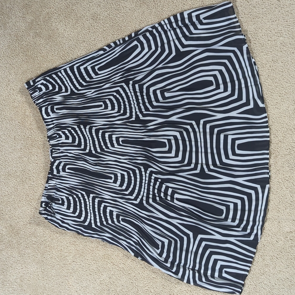 Women's Sunny Leigh black and white pleated skirt